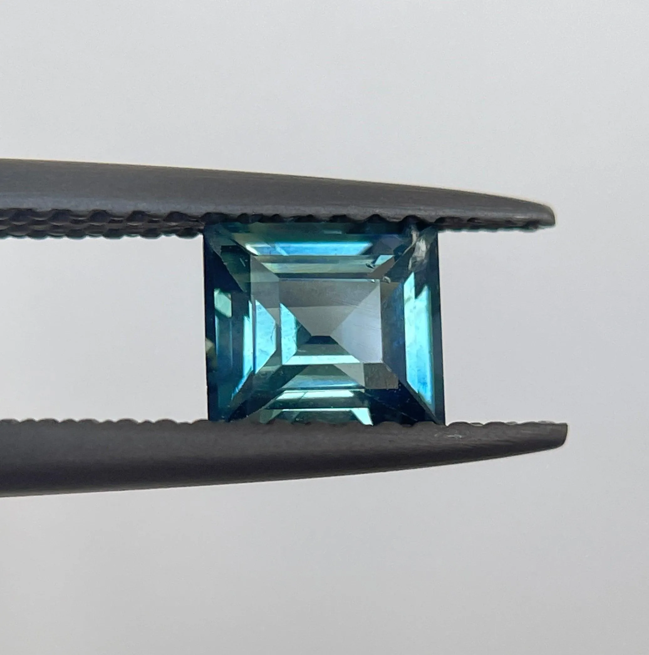 0.88 crt Teal Sapphire/ Green sapphire/ bi colour Sapphire/ parti sapphire/ Engagement Ring/ Montana sapphire/ Australian sapphire