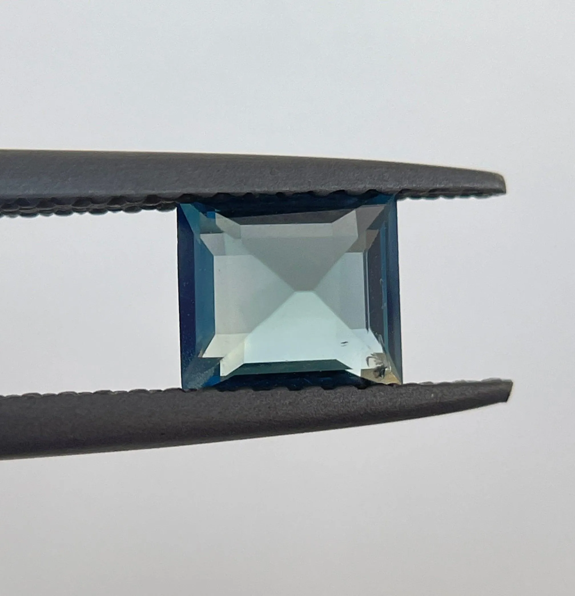 0.88 crt Teal Sapphire/ Green sapphire/ bi colour Sapphire/ parti sapphire/ Engagement Ring/ Montana sapphire/ Australian sapphire