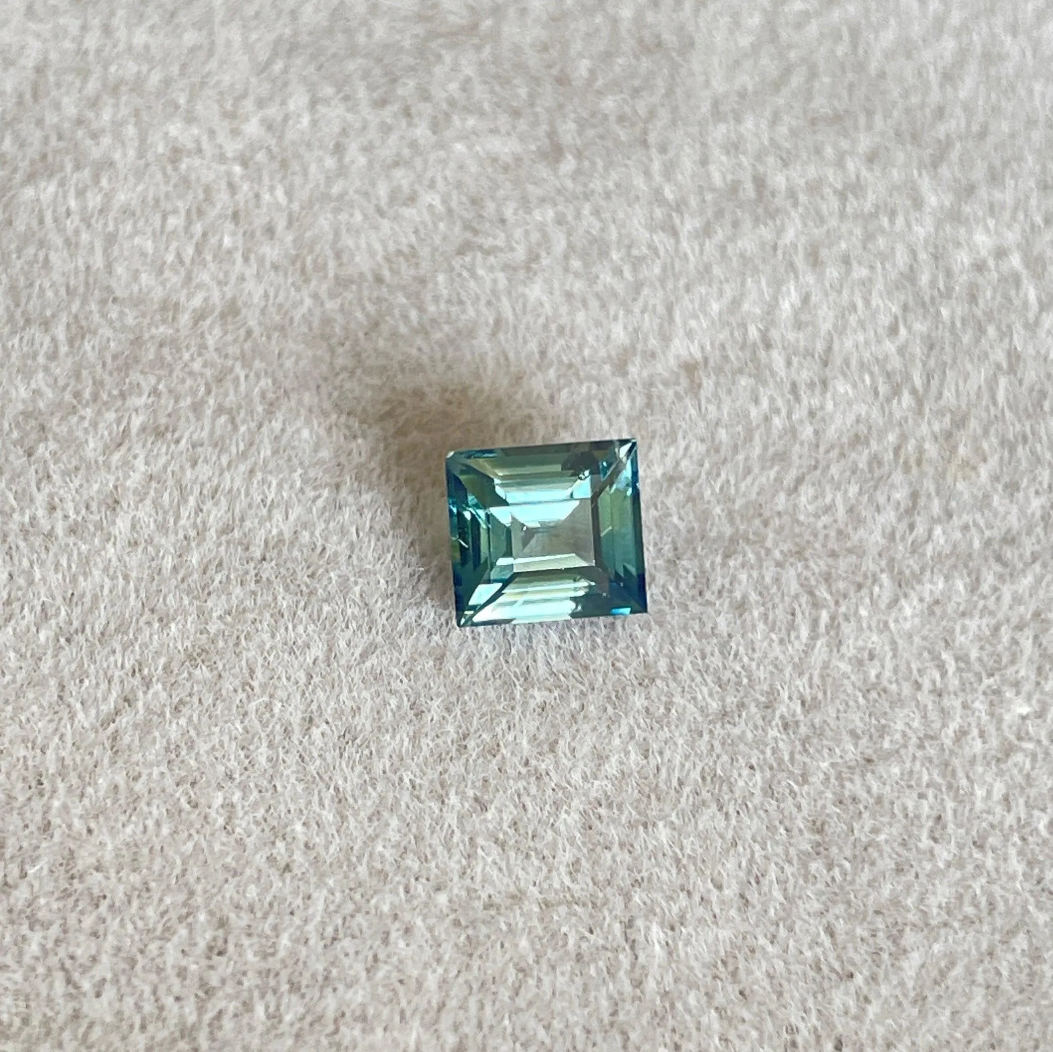 0.88 crt Teal Sapphire/ Green sapphire/ bi colour Sapphire/ parti sapphire/ Engagement Ring/ Montana sapphire/ Australian sapphire