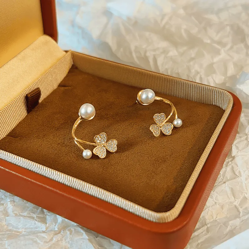 14K Gold-plated Elegant Clover Pearl Earrings