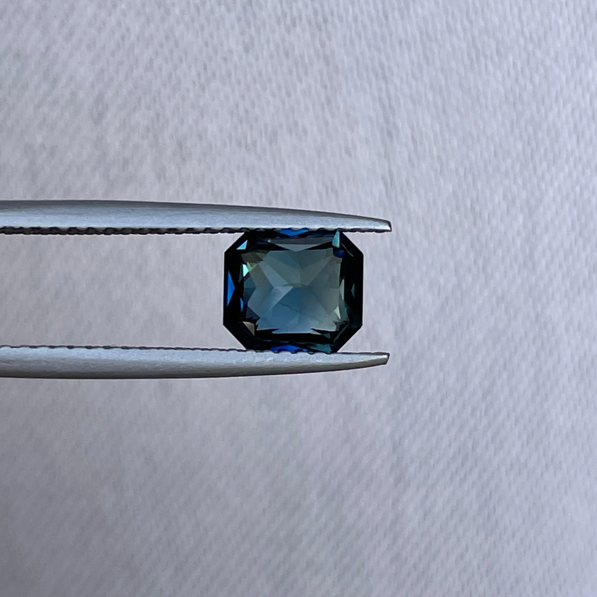 1.54 crt Teal Sapphires: Wear a piece of the Ocean & the Forest at once - Art meets jewellery