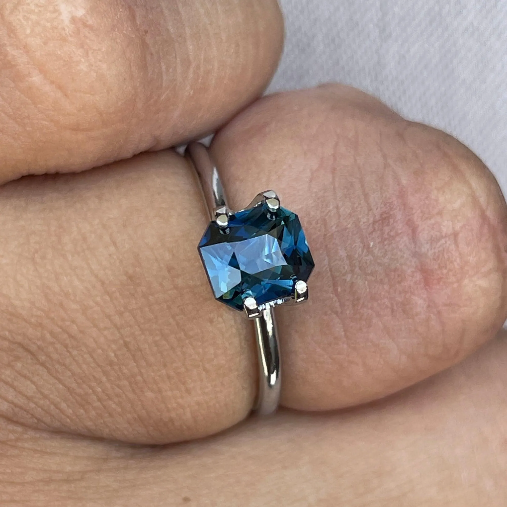 1.54 crt Teal Sapphires: Wear a piece of the Ocean & the Forest at once - Art meets jewellery