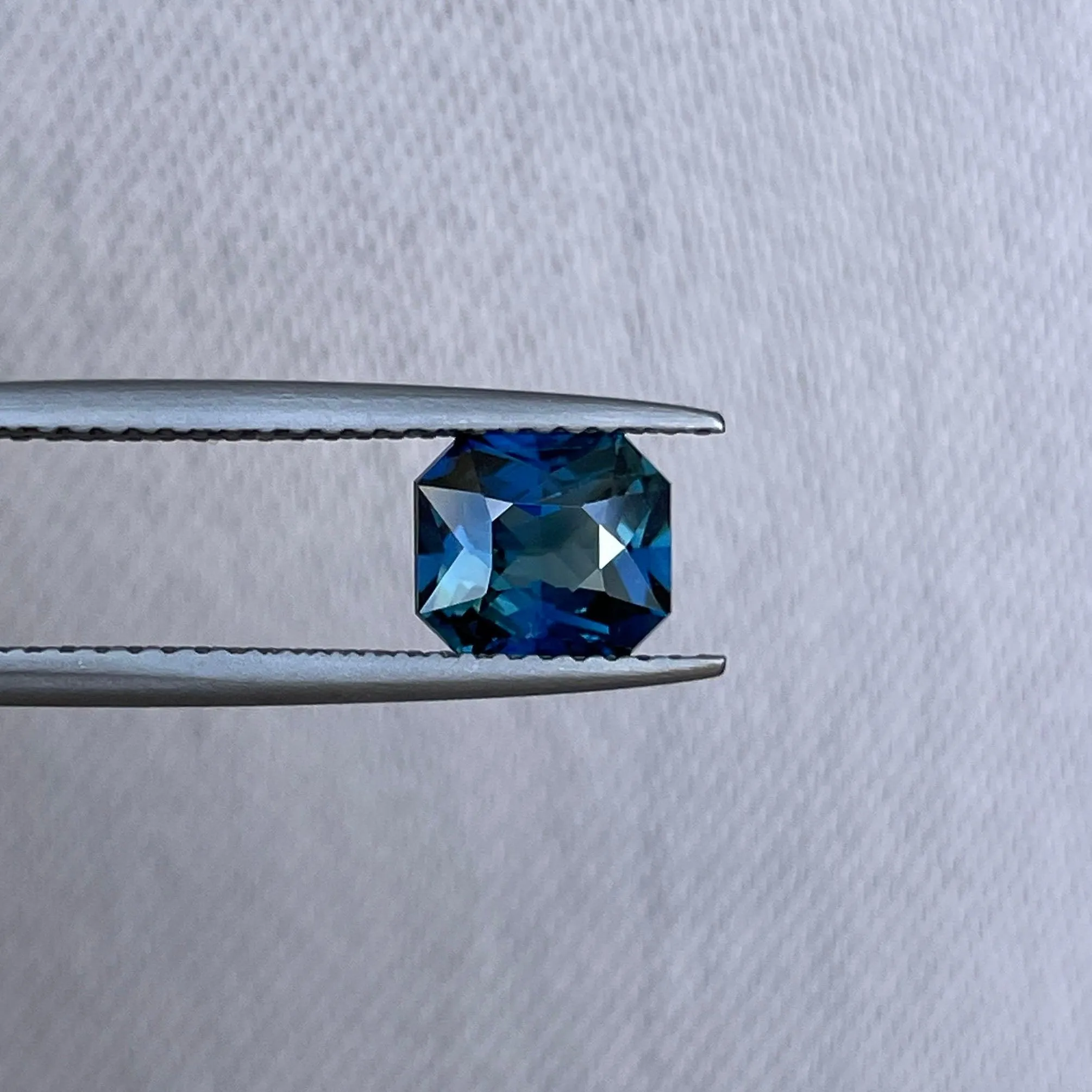 1.54 crt Teal Sapphires: Wear a piece of the Ocean & the Forest at once - Art meets jewellery