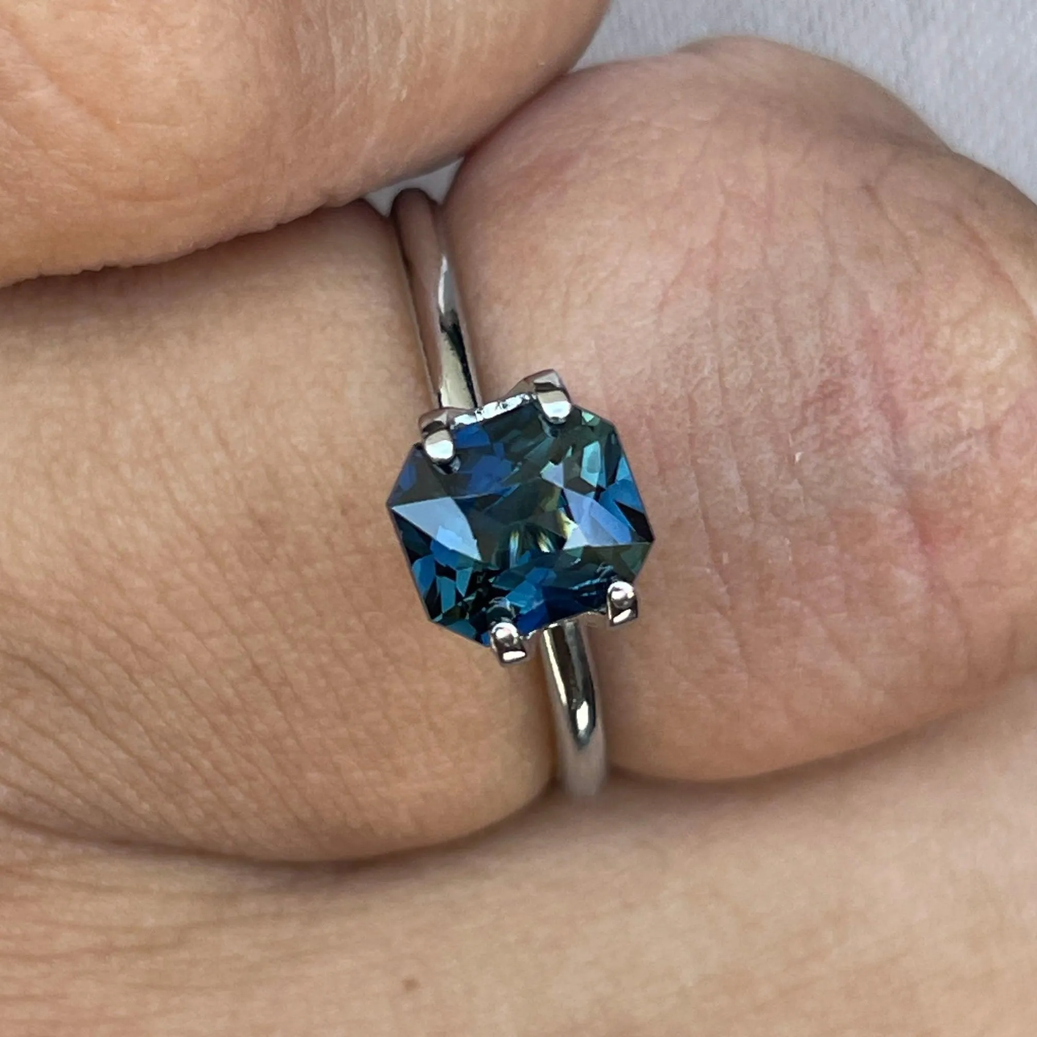 1.54 crt Teal Sapphires: Wear a piece of the Ocean & the Forest at once - Art meets jewellery