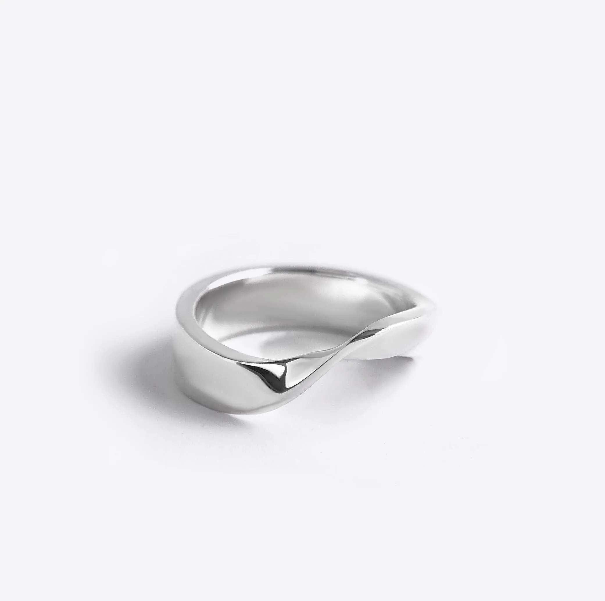 Amos Ring ─ Bold, Premium