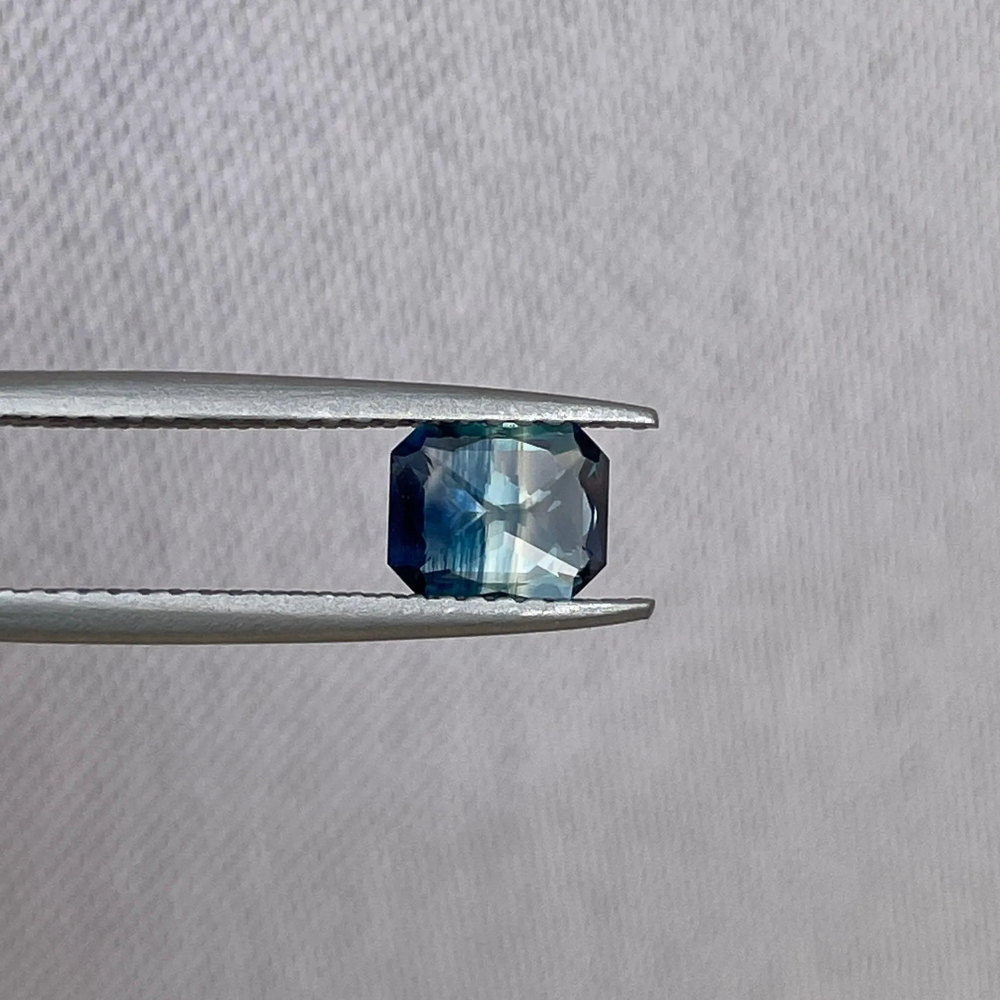 Blueish green sapphire, 1.16 crt