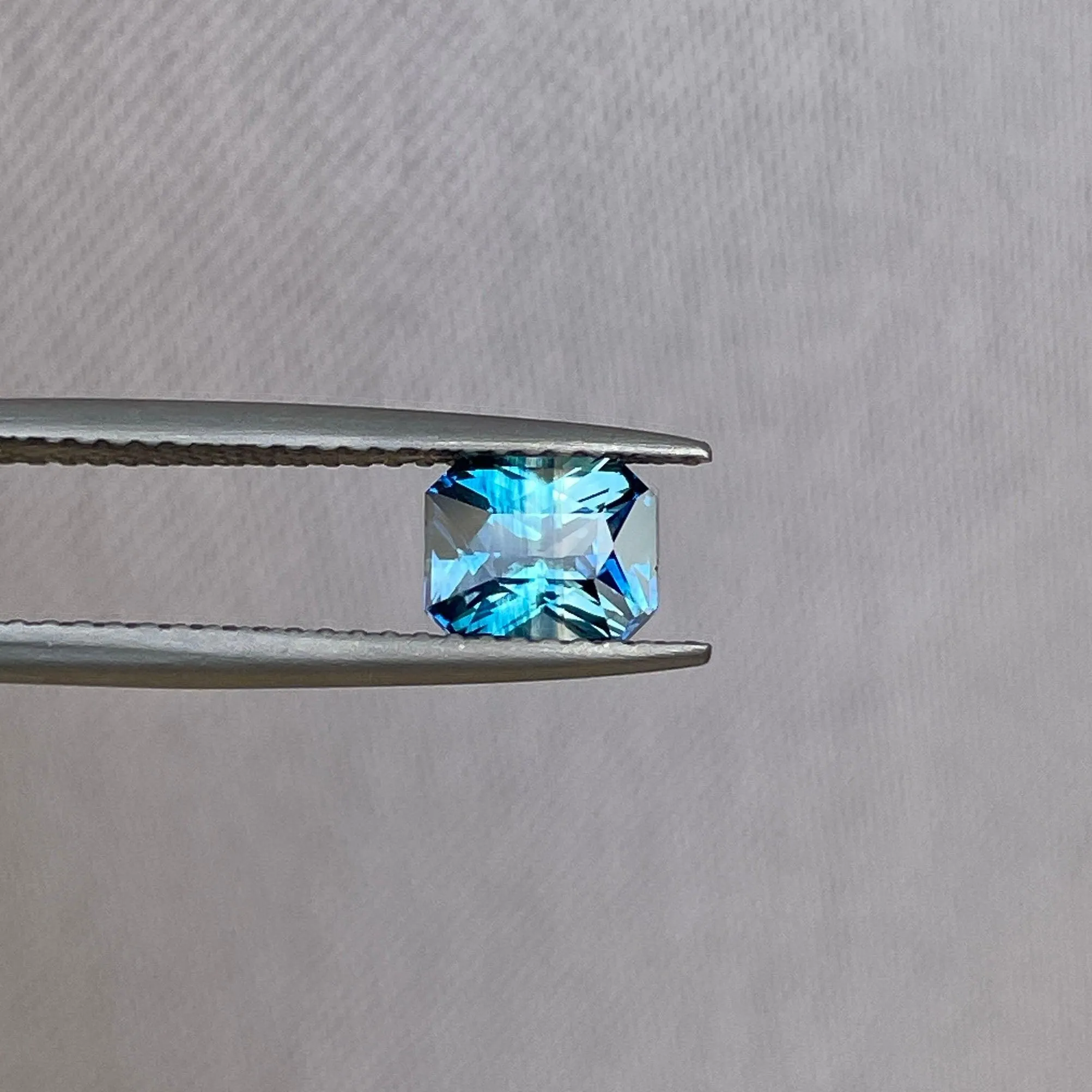 Blueish green sapphire, 1.16 crt