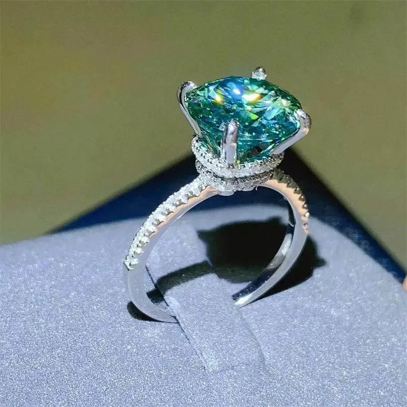 Exquisite 5 Carat Moissanite Ring in Luxury Fashion for Women