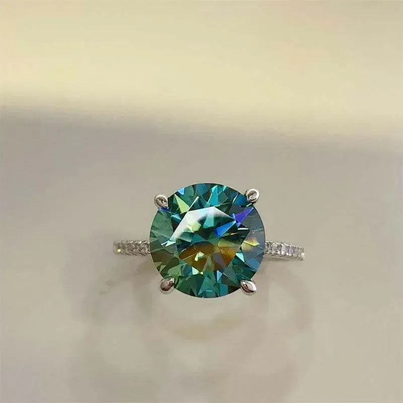 Exquisite 5 Carat Moissanite Ring in Luxury Fashion for Women