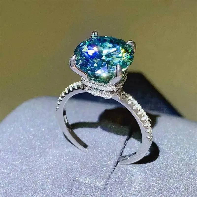 Exquisite 5 Carat Moissanite Ring in Luxury Fashion for Women