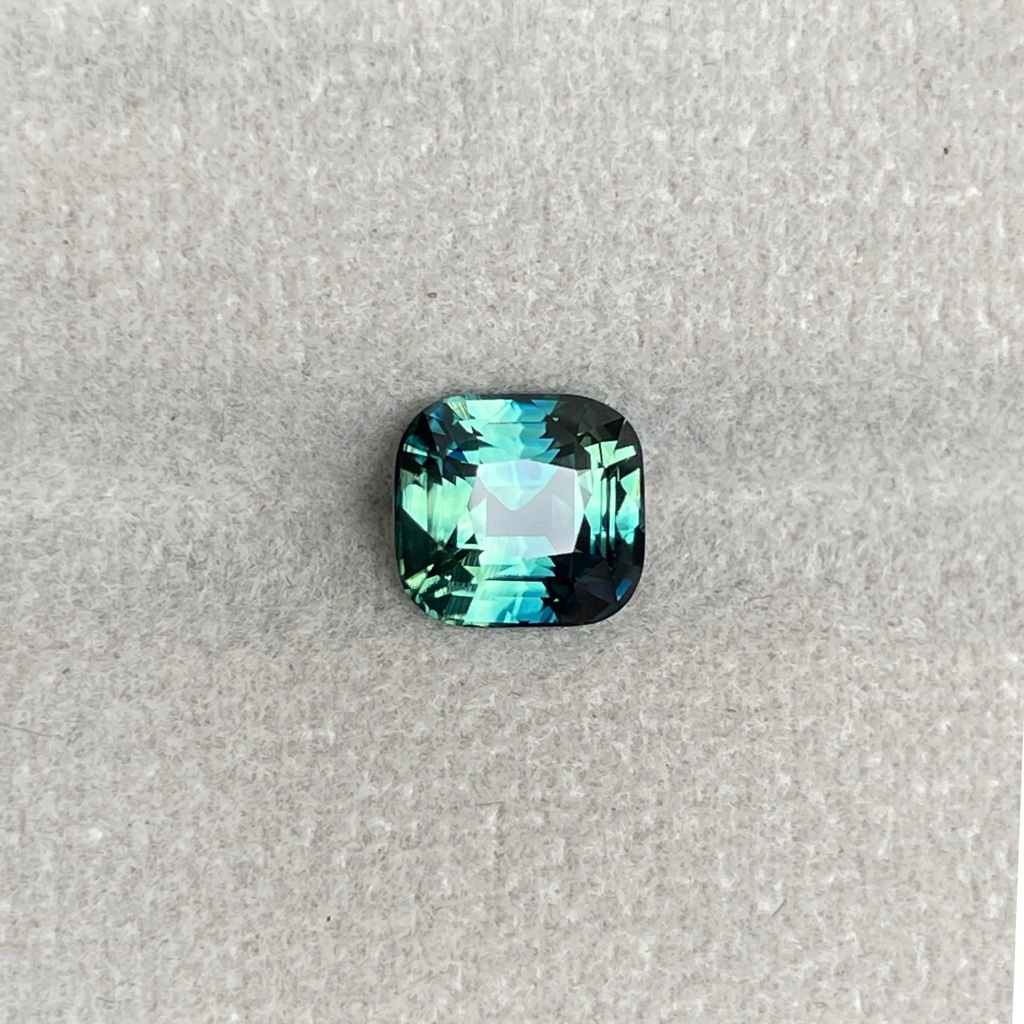 Northern Lights teal sapphire 2.73 crt. Loose gemstone, unmounted sapphire