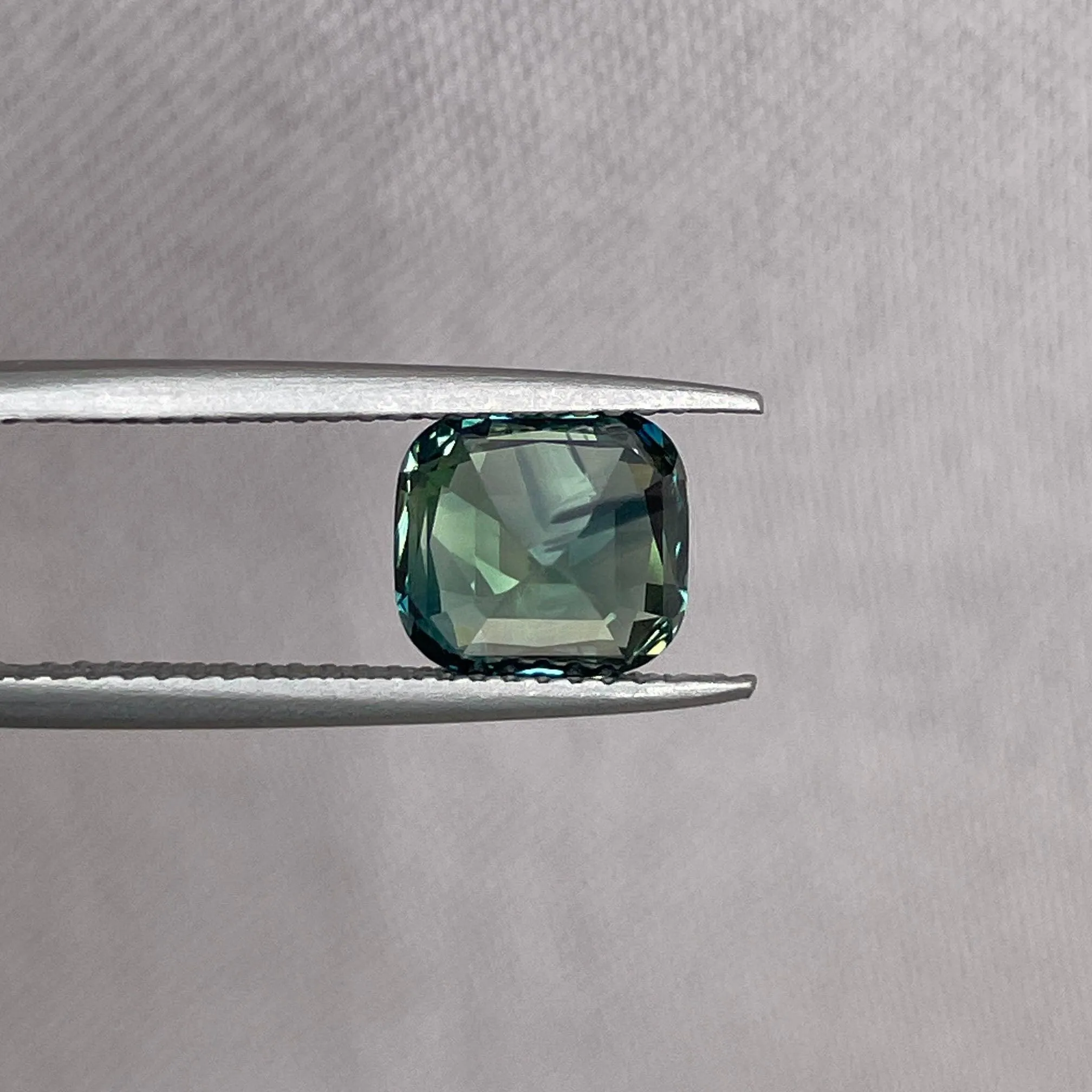 Northern Lights teal sapphire 2.73 crt. Loose gemstone, unmounted sapphire