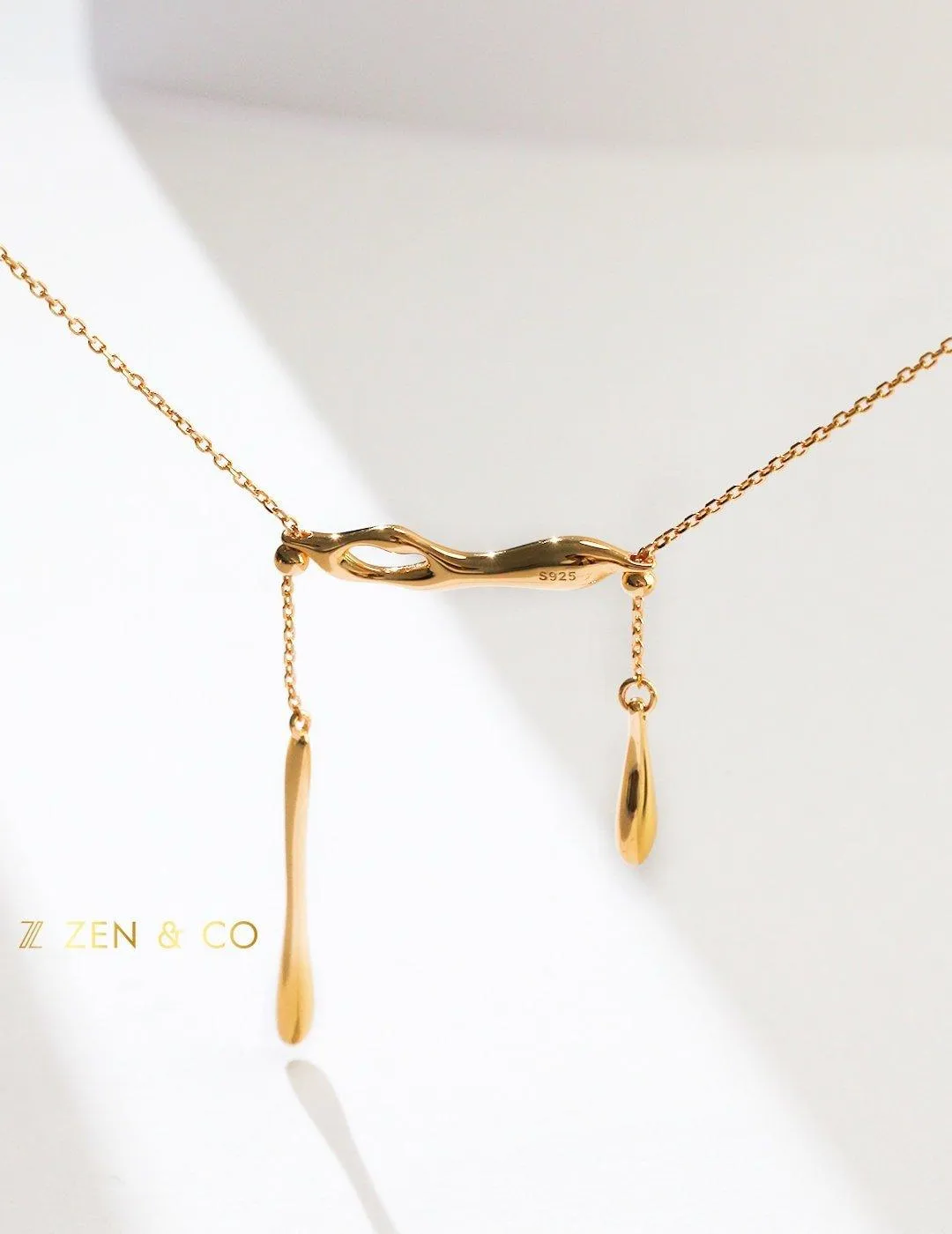 NOVA Minimalist tear drop pendant dainty necklace