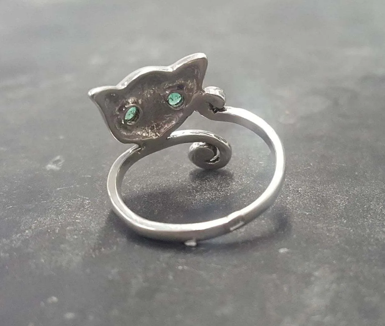 Silver Cat Ring - Emerald Ring - Cat Lover Ring