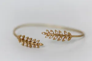 Stems and pearls bracelet