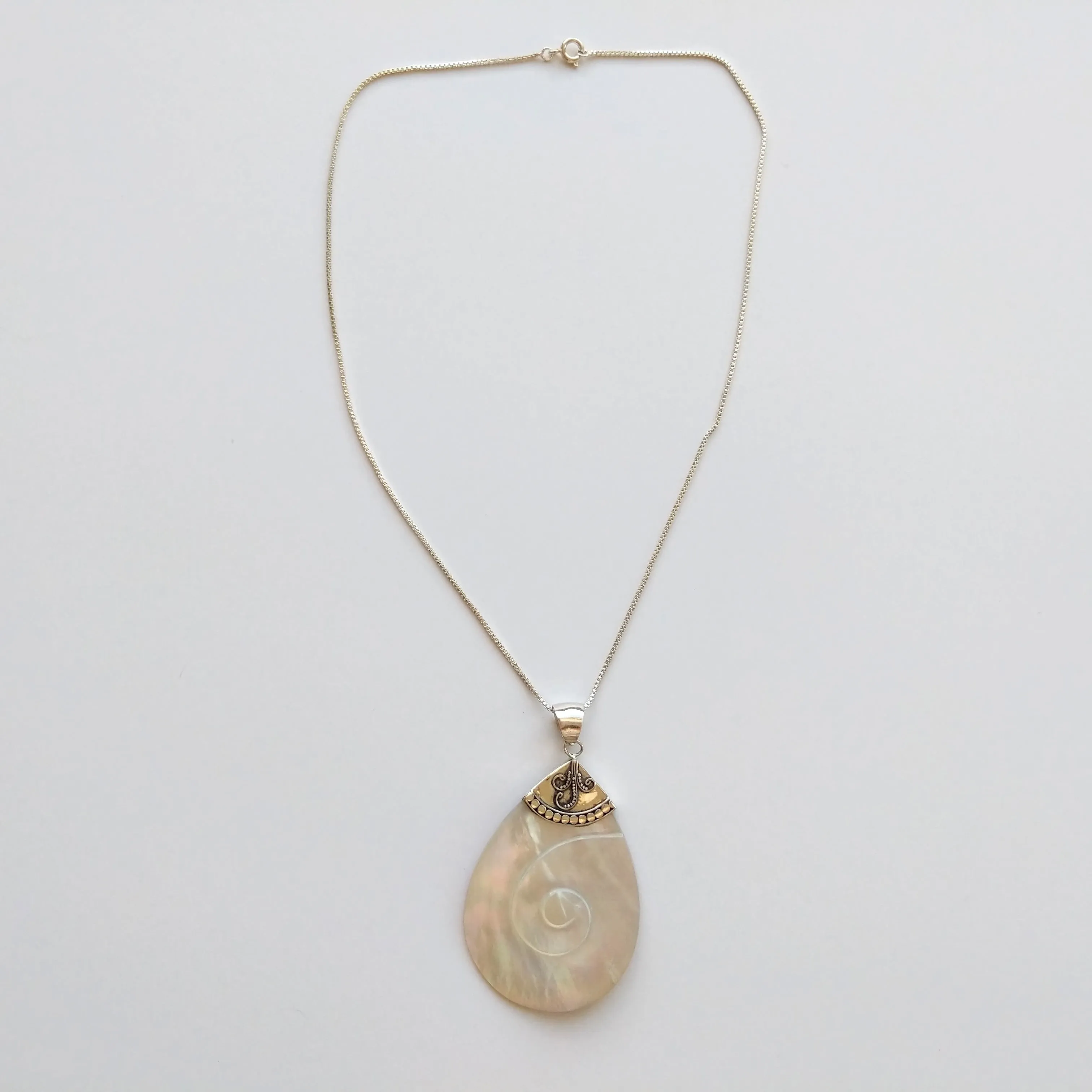 Sterling Silver & Mother of Pearl Pendant Necklace