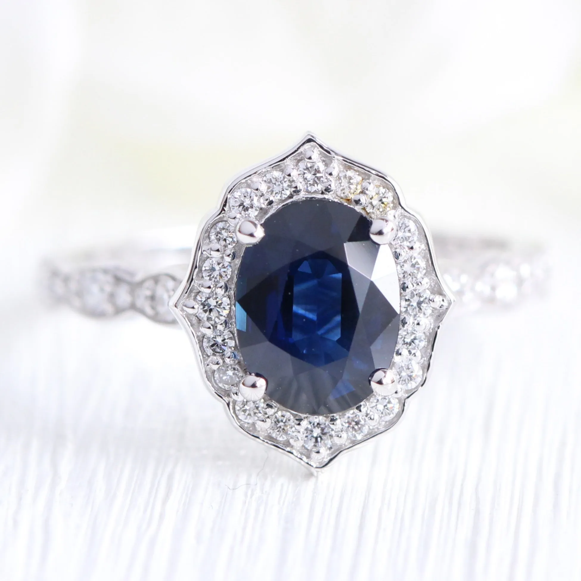 Vintage Floral Natural Sapphire Ring w/ Diamonds in the Scalloped Band