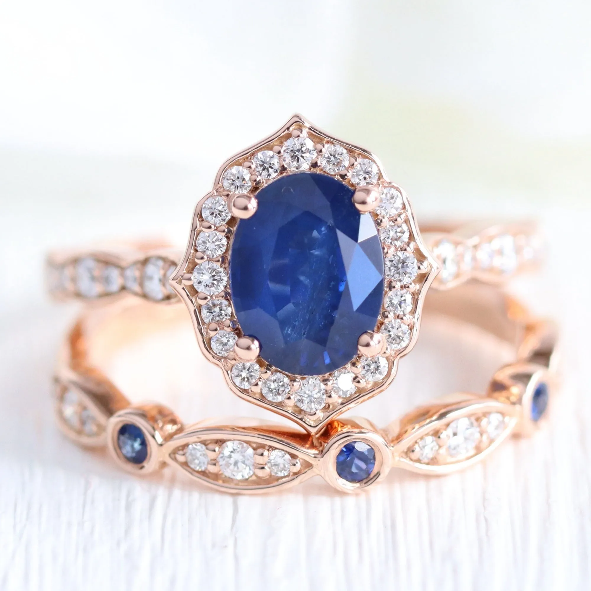 Vintage Floral Natural Sapphire Ring w/ Diamonds in the Scalloped Band