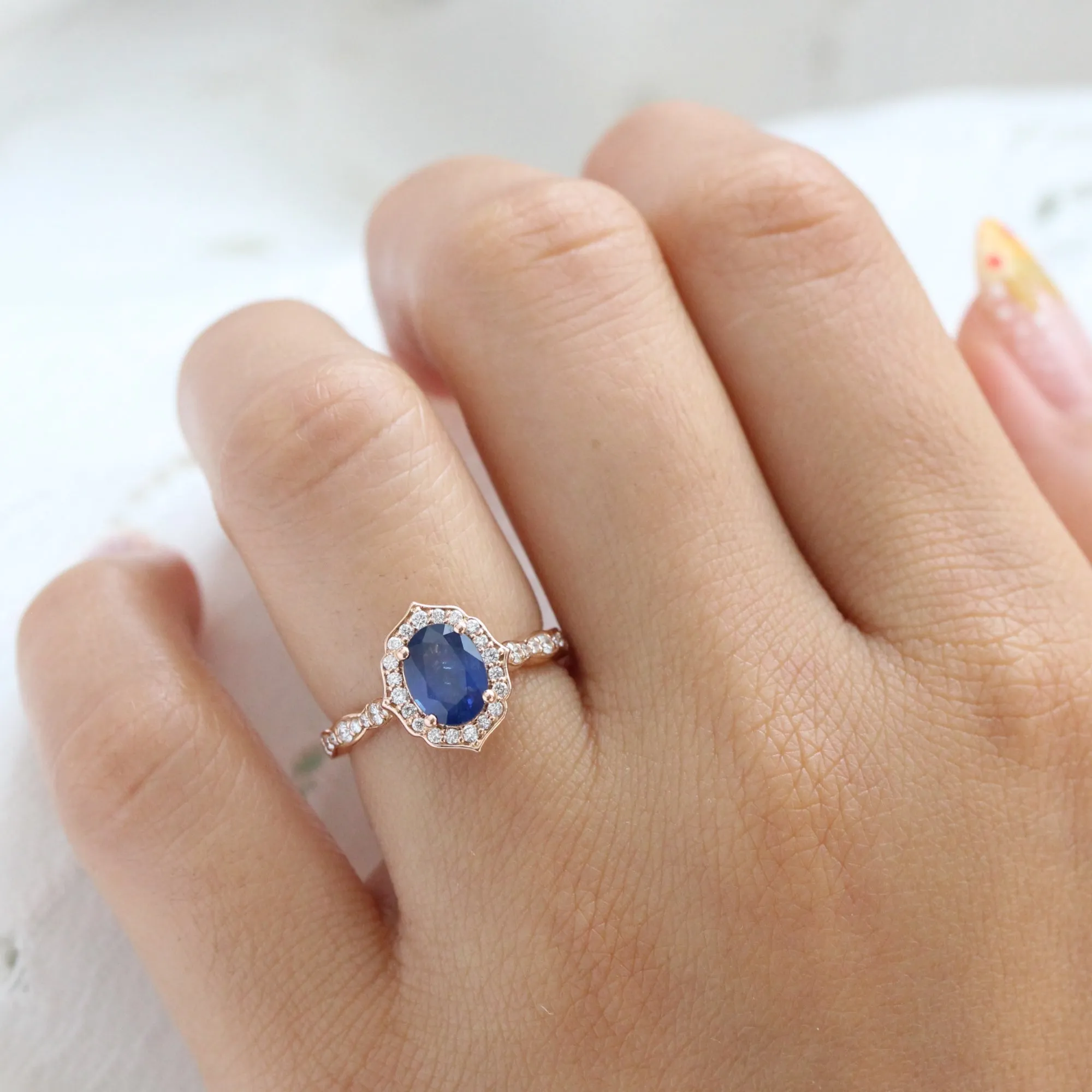 Vintage Floral Natural Sapphire Ring w/ Diamonds in the Scalloped Band