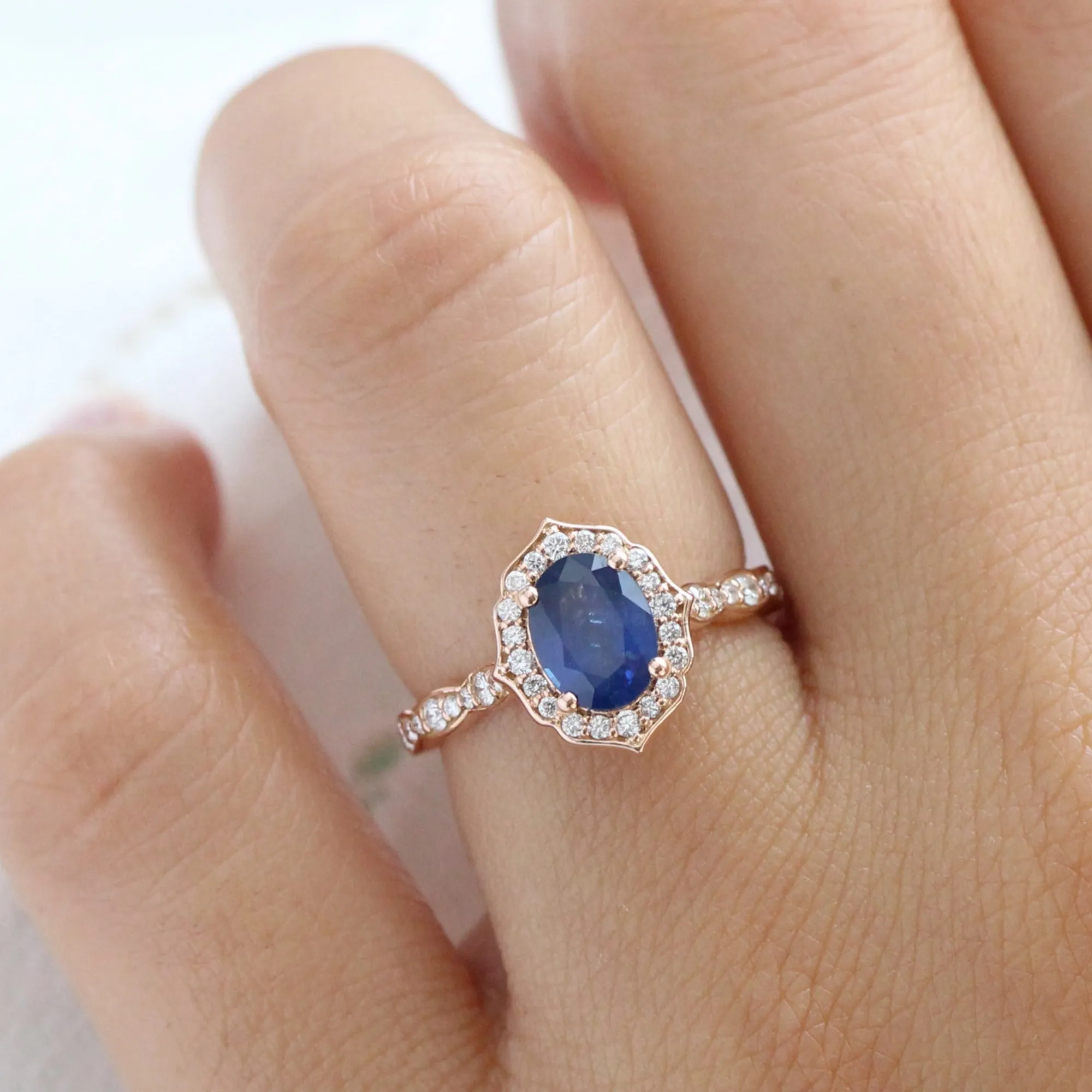 Vintage Floral Natural Sapphire Ring w/ Diamonds in the Scalloped Band